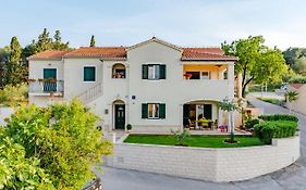 Apartment Deni